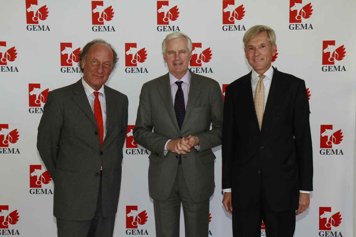 Sprachen bereits im Oktober 2011 in München miteinander (von links): GEMA-Aufsichtsrat Jörg Evers, EU-Kommissar Michel Barnier und der GEMA-Vorstandsvorsitzende Dr. Harald Heker