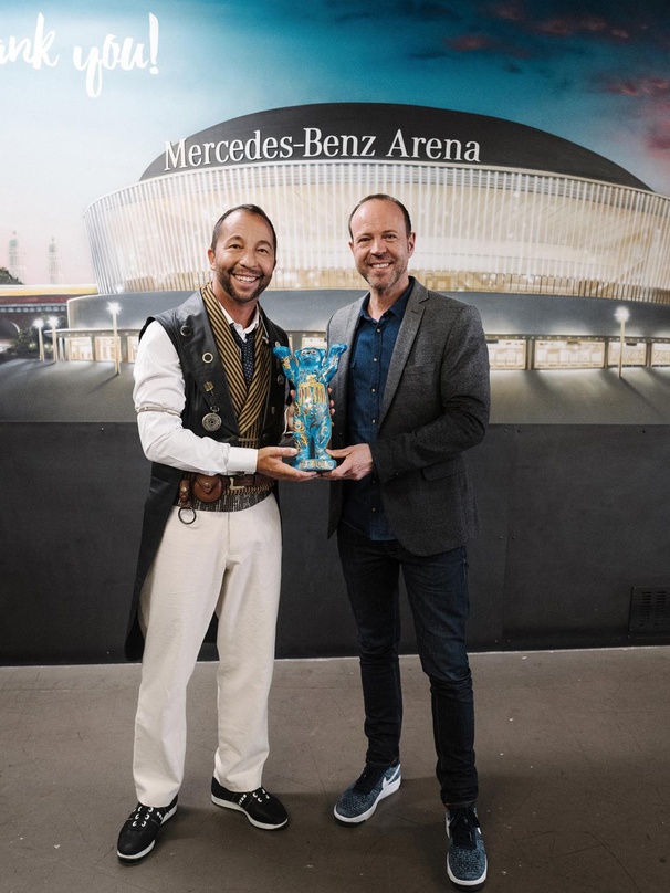 Bei der Verleihung des Sold Out Awards: DJ BoBo (links) und Michael Hapka (Geschäftsführer AEG Operations)