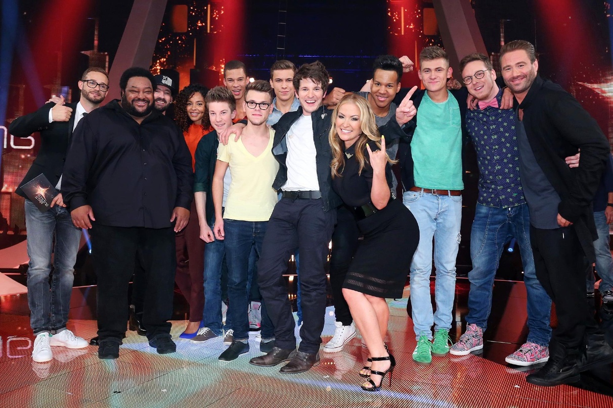 Ihr Treiben bei "Rising Star" interessiert weniger Zuschauer: Moderator Rainer Maria Jilg (links) und die Jurymitglieder Gentleman (3.von links) und Joy Denalane (4. von links.), Anastacia...