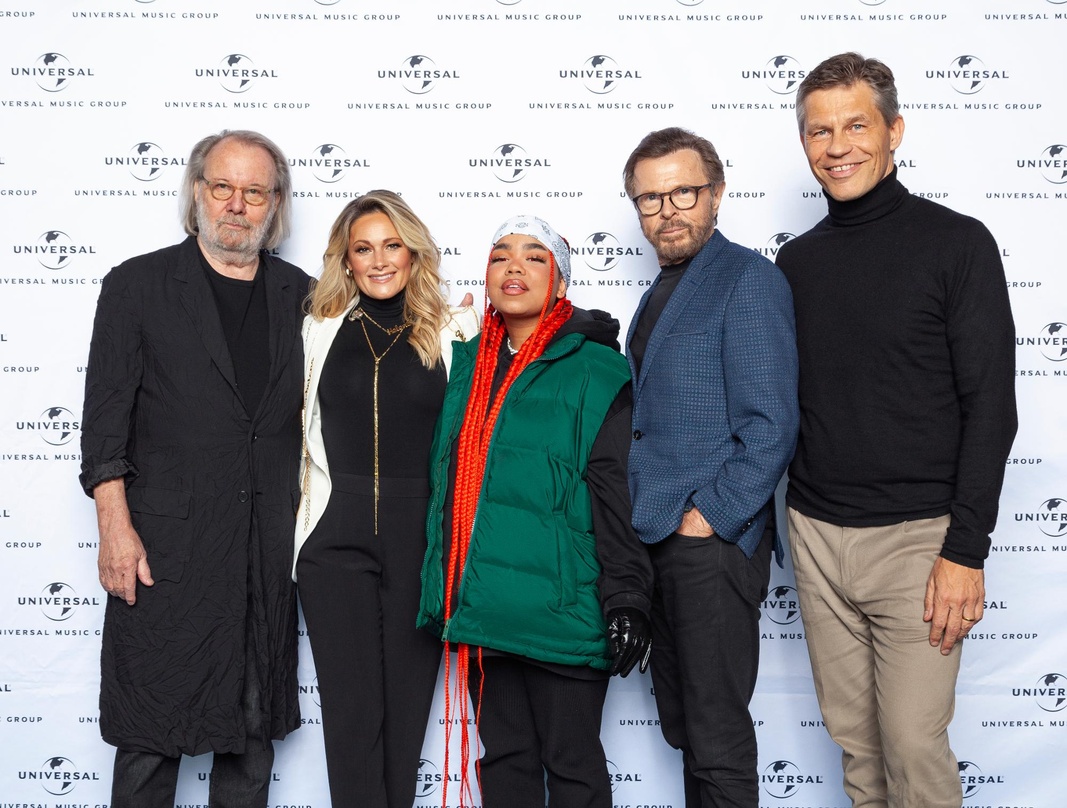 Trafen sich bei "Wetten, dass ..." (von links): Benny Andersson (Abba), Helene Fischer, Zoe Wees, Björn Ulvaeus (Abba) und Frank Briegmann (Chairman & CEO Universal Music Central Europe un...