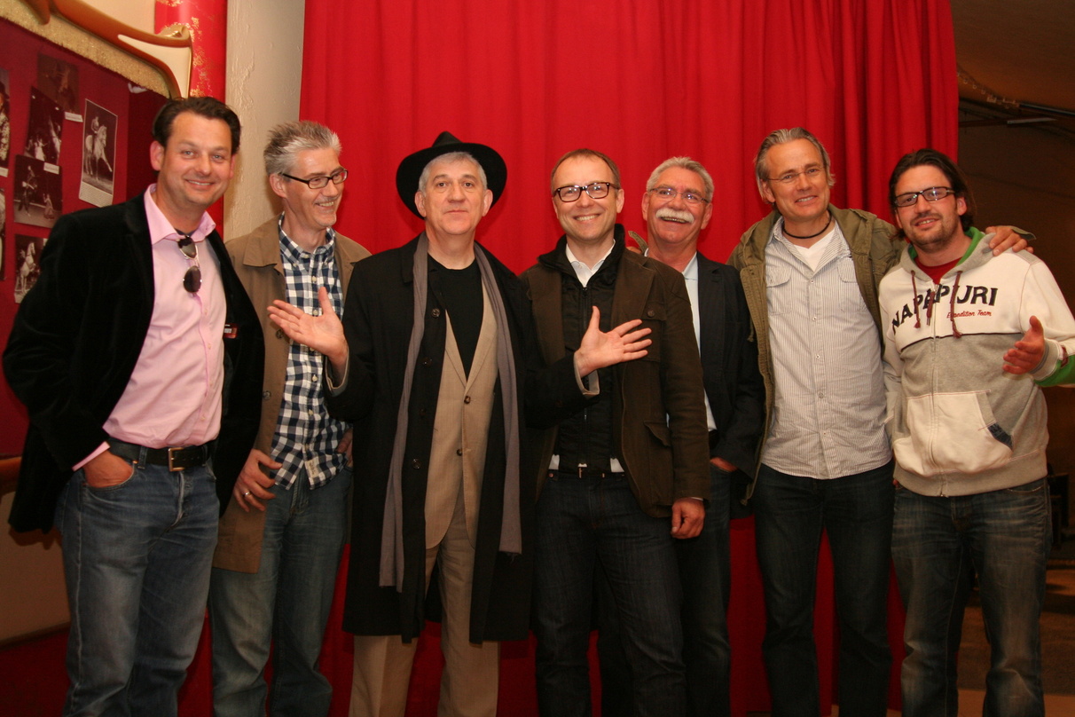 Nach dem Konzert (v.l.n.r.): Christian Stronczek (Senior Campaign Manager Catalog Concepts Sony Music Catalog & Concept), Norbert Voß (Senior Product Manager Sony Music Catalog & Concept),...