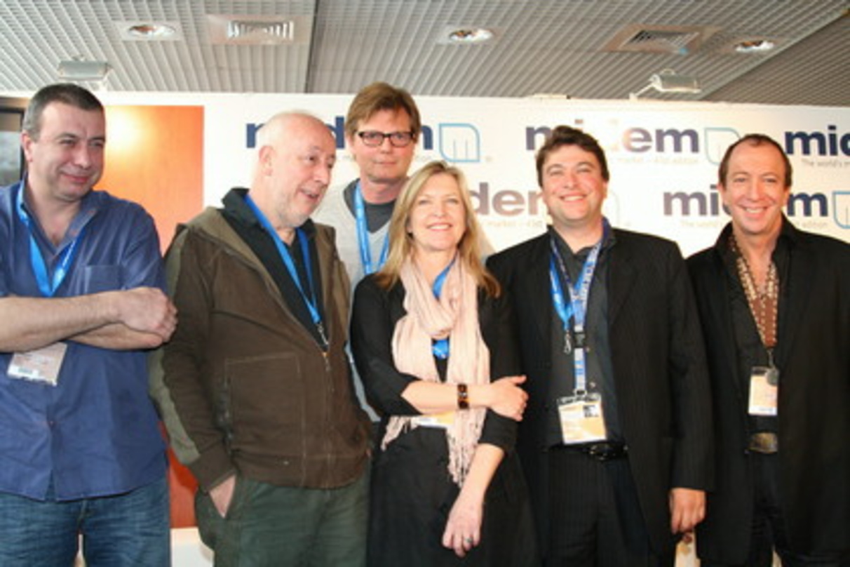 Macht mobil: Das Merlin-Gründungsteam||Machen mit Merlin mobil (v.l.n.r.): Michel Lambot (PIAS), Martin Mills (Impala/Beggars), Hein van der Ree (Impala/Epitaph), Alison Wenham (WIN/AIM), ...
