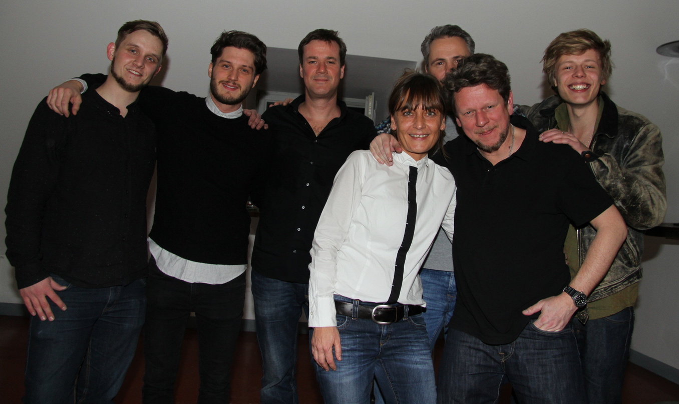 Versammelten sich für ein MusikWoche-Teamfoto im Münchner Feierwerk: die Labelbetreiber und Musiker von Redwinetunes