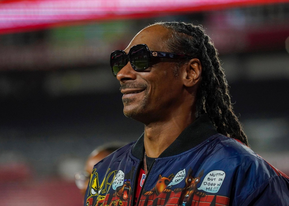 7dc8c14677bd35bfad81739b34fd331a29e40d5989de814ca1ee38329f36b07f Hat Death Row Records gekauft: Snoop Dogg