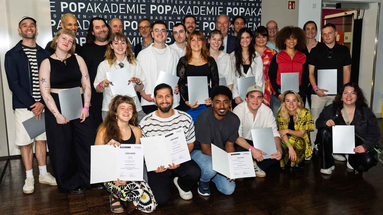 7dd028ab 5df9 44d5 9bc3 d6ee83eaea6f Die Popakademie Baden-Württemberg verleiht auch 202Erhalten ein Stipendium: Studierende der Popakademie.