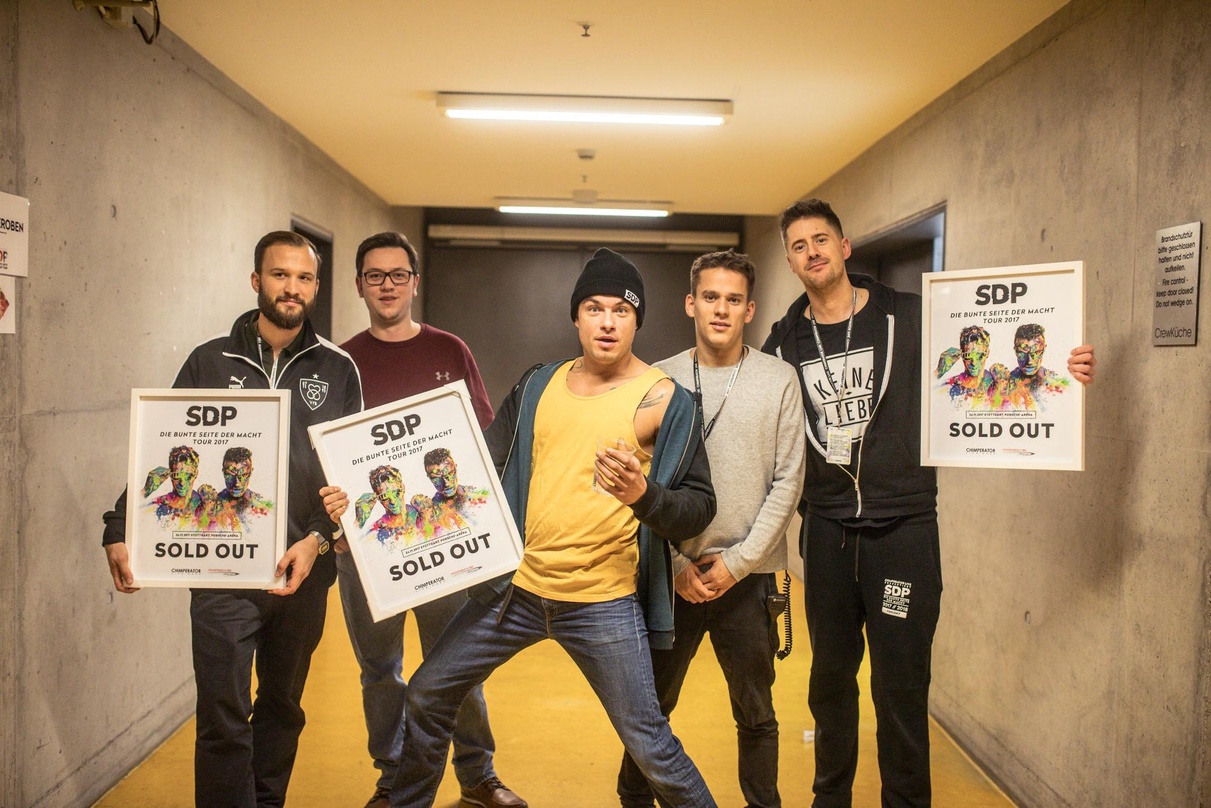 Beim Tourabschluss (von links): Steffen Posner (Geschäftsführer Chimperator Live), Matthias Mettmann (Geschäftsführer Chimperator Live), Dag-Alexis Kopplin (SDP), Stefan Lösch (Tourmanager...