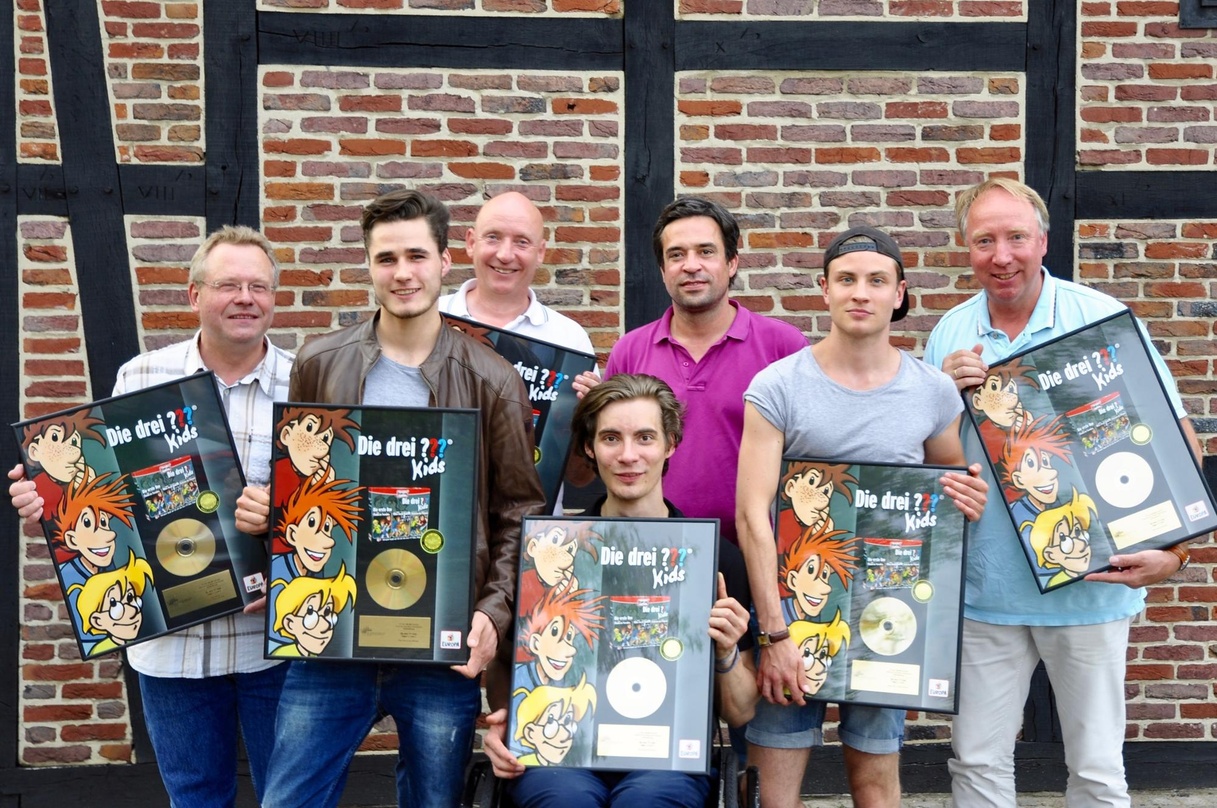 Feierten den mit Gold belohnten Verkaufserfolg der Box (von links) : Ansgar Döbertin (Live Audio Medienproduktion), David Wittmann (Stimme von Bob Andrews), Gunnar Blanck (Blanck und Blanc...