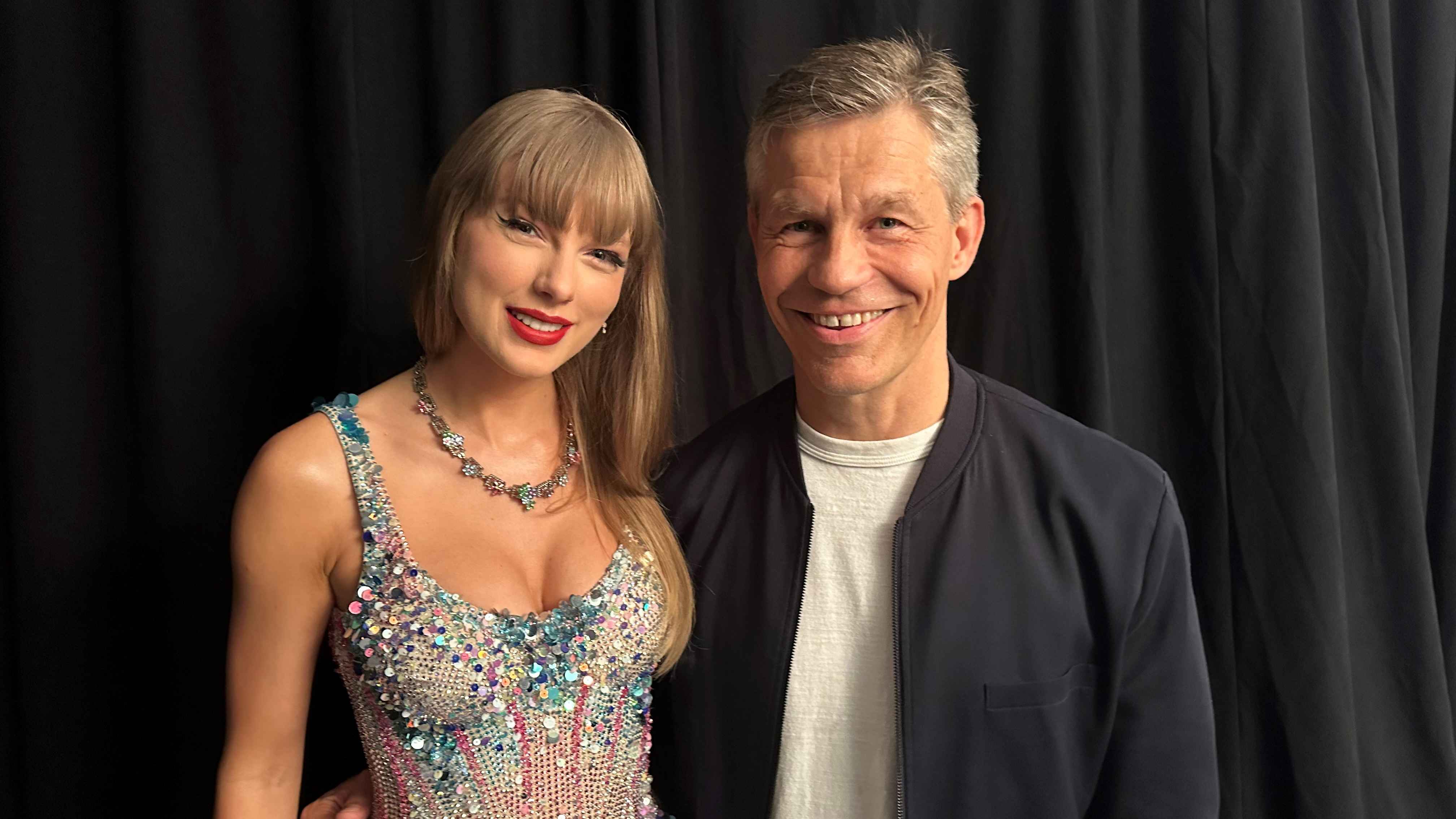 Künstlerin und Labelboss: Taylor Swift mit Frank Briegmann (Chairman & CEO Universal Music Central Europe und Deutsche Grammophon), hier bei einem Treffen im vergangenen Jahr im Rahmen der...