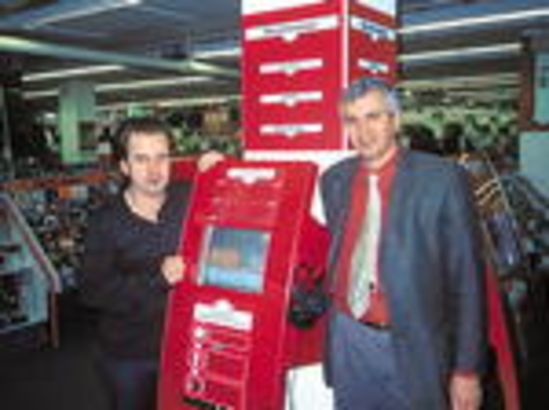 In München im Testeinsatz: Christoph Hobein (l.) und Raphael Seelig mit dem Geschmacksverstärker