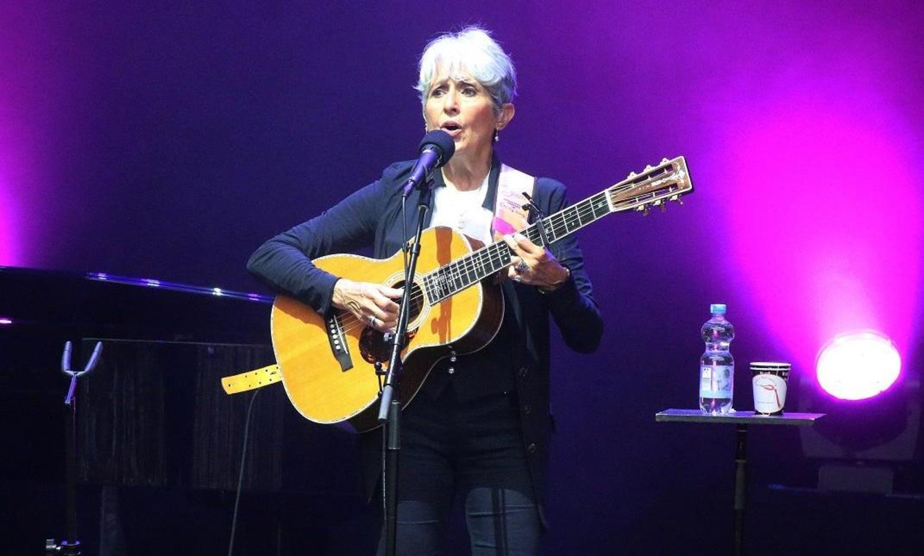 Nutzte die Bühne auch, um Missstände in der Welt anzuprangern: Sängerin und Politaktivistin Joan Baez