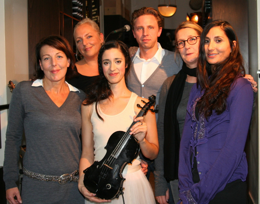 Bei der Präsentation in München: Rita Flügge-Timm (Director Artist Department Warner Music Entertainment), Kerstin Eggert (Erste Reihe PR, Management Graziella Schazad), Graziella Schazad,...