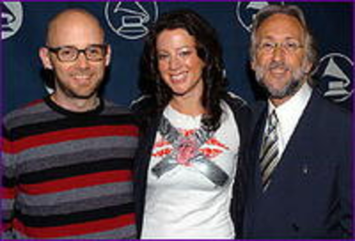 Kündigten einen attraktive Awards-Show an(v.l.n.r.): die Laudatoren Moby und Sarah McLachlan sowie Grammy-Chef Neil Portnow