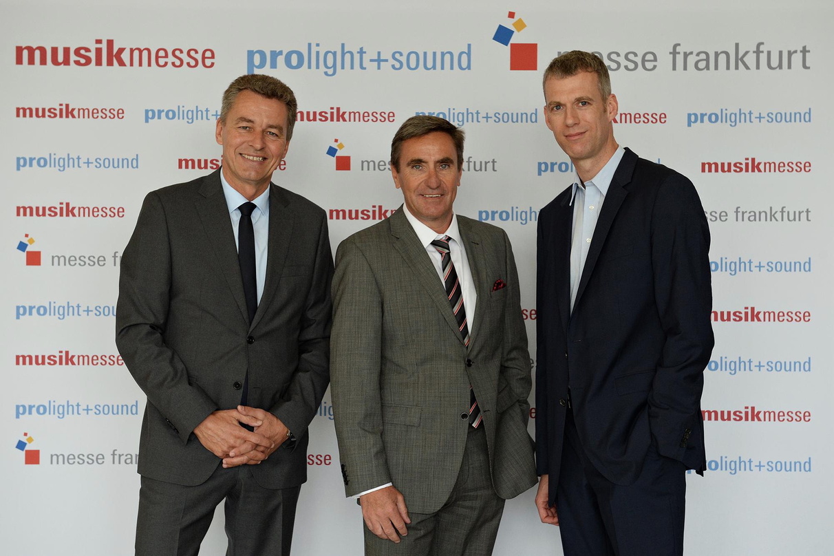 Planen für 2016 mit Veränderungen bei den Terminen und Räumlichkeiten von Musikmesse und Prolight + Sound (von links): Detlef Braun (Geschäftsführer Messe Frankfurt), Stephan Kurzawski (Ge...