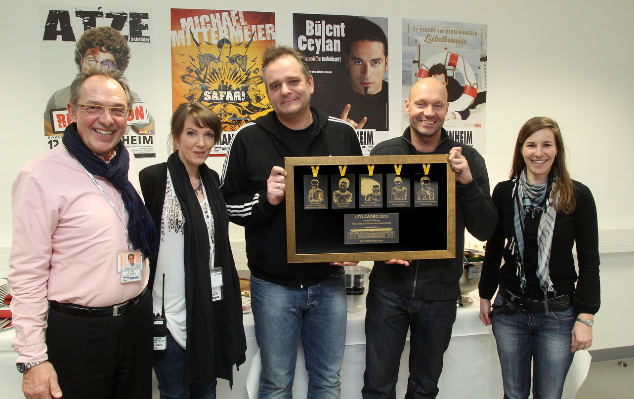 Bei der Verleihung (v.l.n.r.): Ziggy Grimm, Melanie Gremm (beide Event-Management SAP Arena), Holger Schwab, Stefan Schornstein (beide Geschäftsführer S-Promotion) und Hanni Dörr (Event-Ma...
