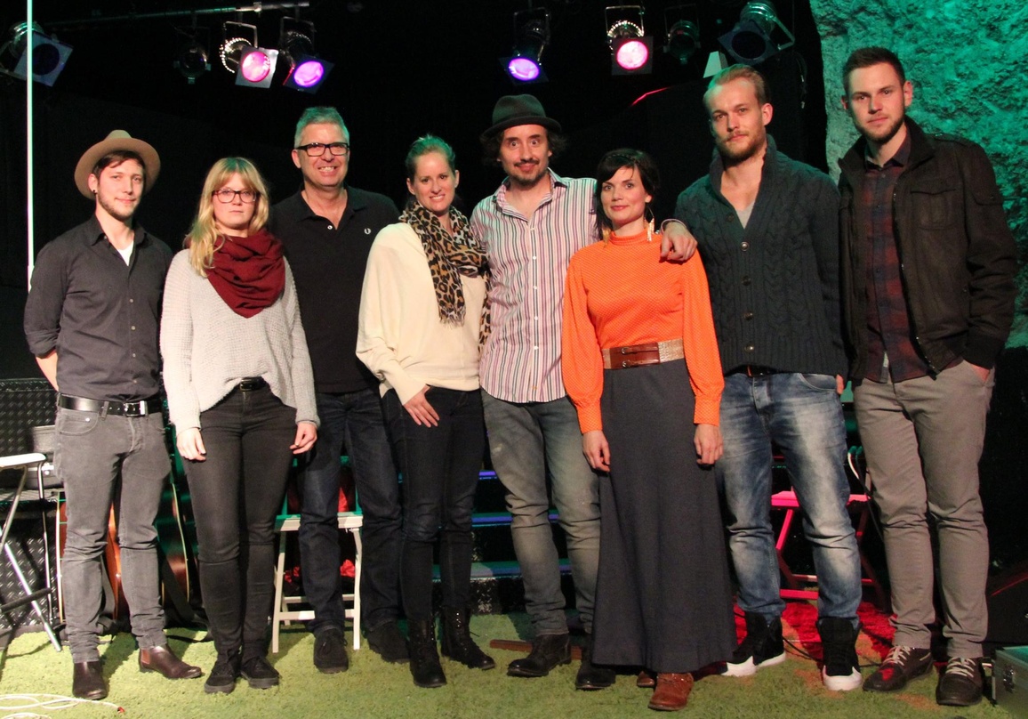 Trafen sich in München nach der Show im Milla (von links): Jonas Röhrscheid (Manager Digital Social Media Sony Music), Angelina Muth (Senior A&R Manager Four Music), Freddie De Wall (Gesch...