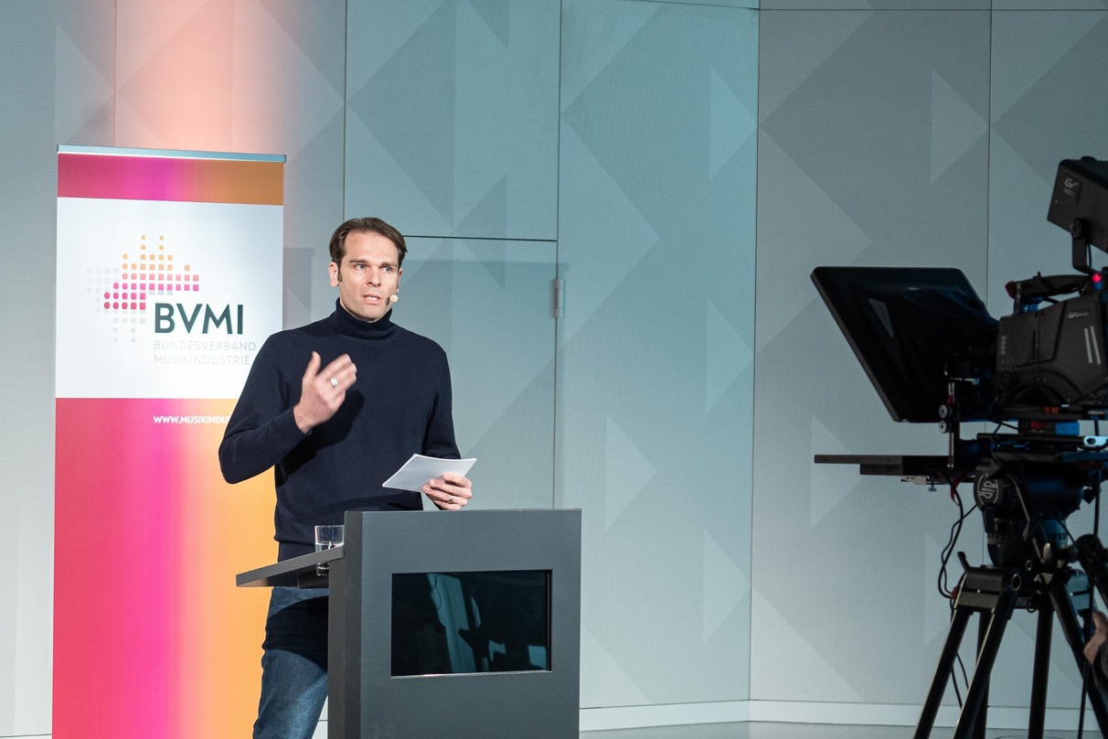Kritisiert in einem Meinungsbeitrag den deutschen Sonderweg beim Urheberrecht: Florian Drücke, hier bei der Kulturkonferenz des BVMI