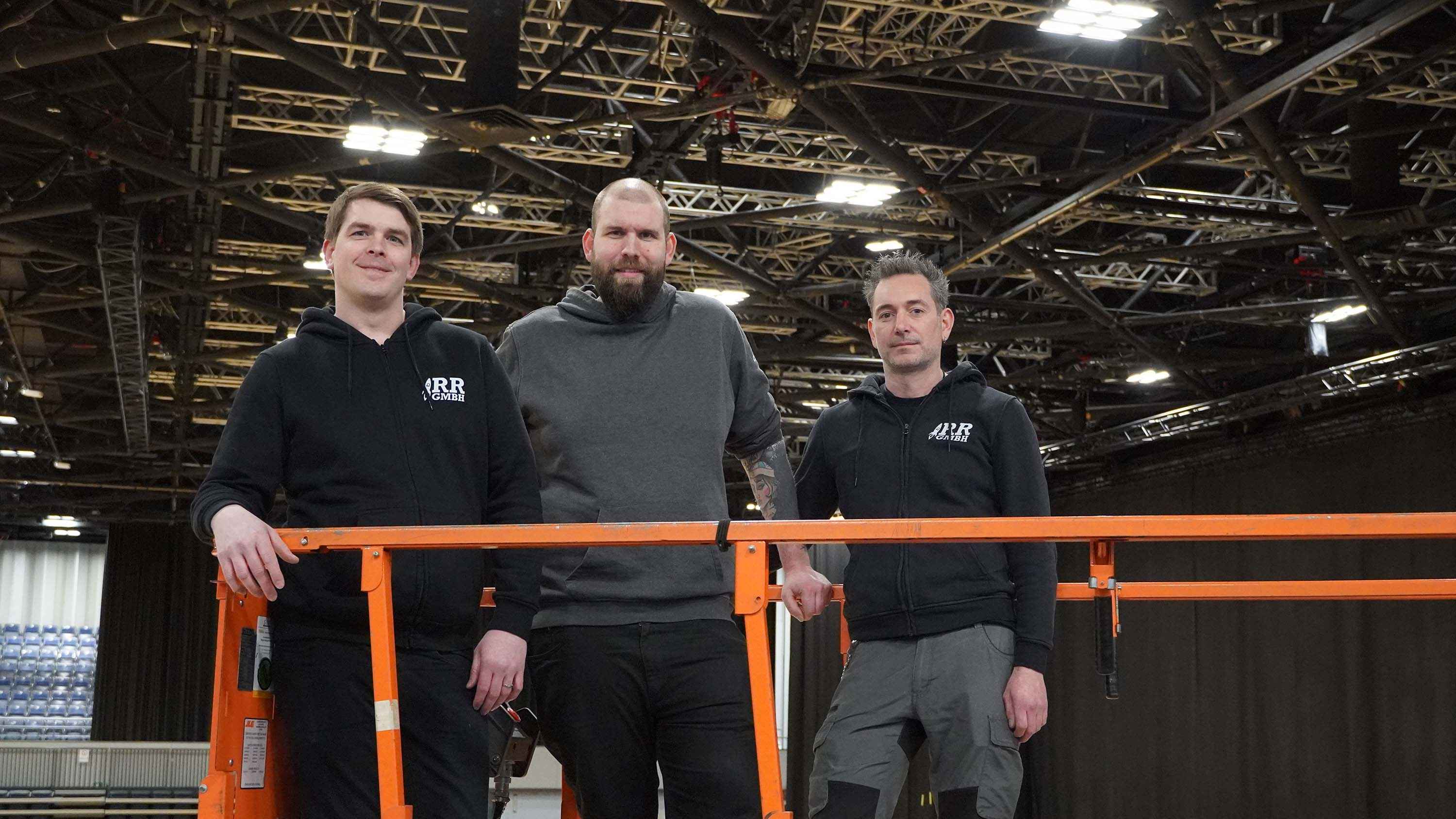 Sind zukünftig Traversen-Kollegen (von links): Stefan Hönig (Geschäftsführer Rocket Rigging), Fabian Müller (Executive Director D.Production bei D.Live) und Niko Strack (Geschäftsführer Ro...