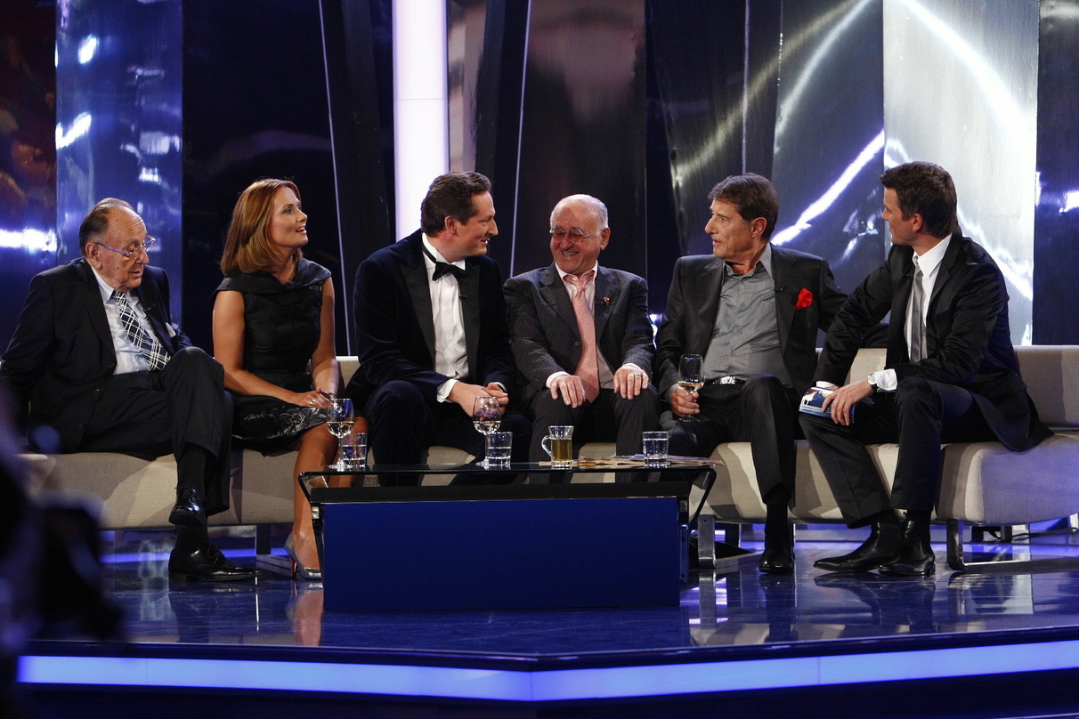 Auf der ZDF-Couch (v.l.n.r.): Hans-Dietrich Genscher, Jenny Jürgens, Dr. Eckart von Hirschhausen, Dr. Alfred Biolek, Udo Jürgens und Markus Lanz