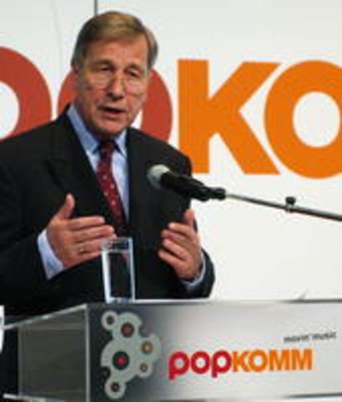 Will mehr Kundenservice und weniger Gesetze: Clement