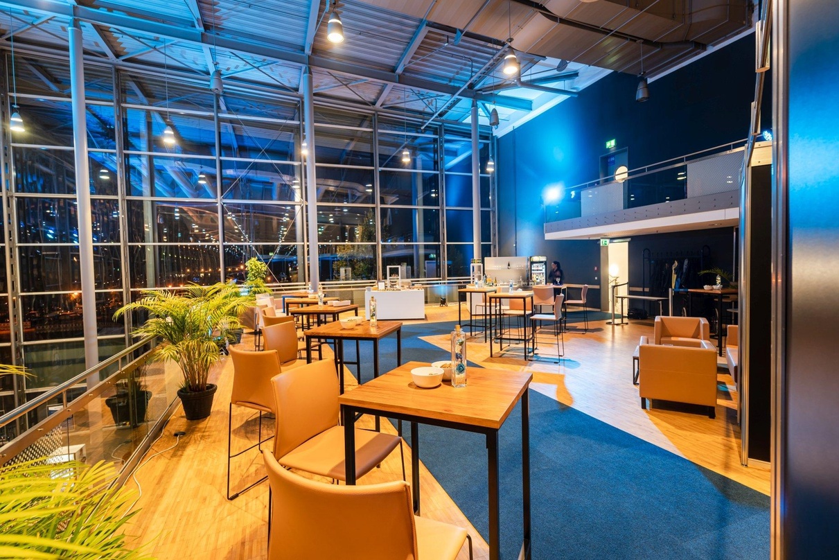 Buchbar als Lounge-Areal im Umfeld von Konzerten: die Blue Corner der Messe Erfurt