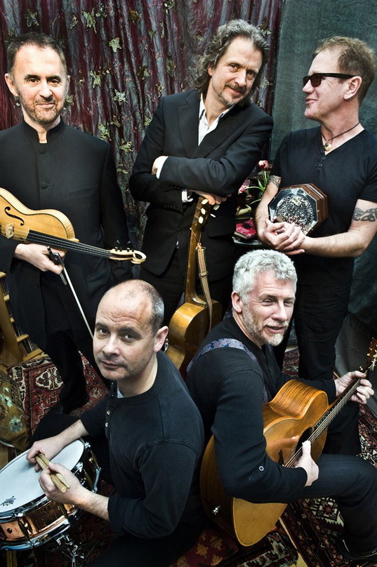 Begeht ihr Bandjubiläum standesgemäß mit einer Konzertreise: die Oysterband