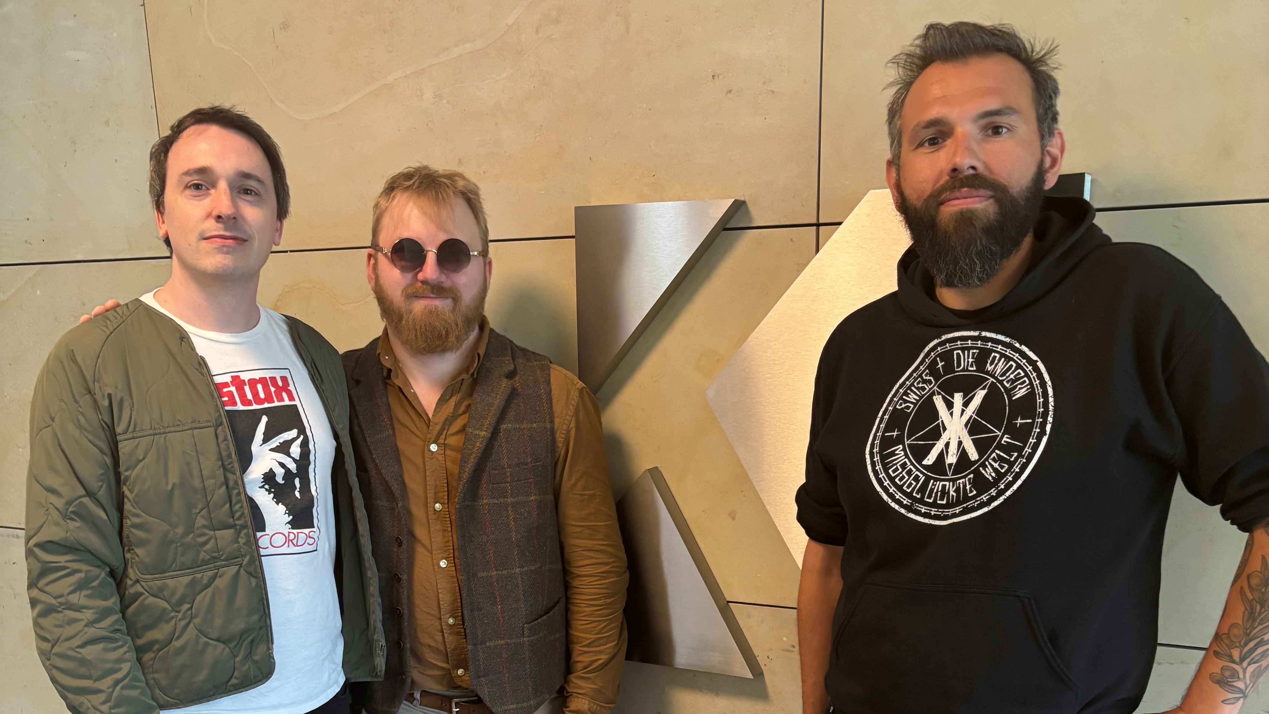 Bringen das Album "Anderssein ist eine Superkraft" auf den Markt (von links): Daniel Lindenblatt (Label), Steven Neuhaus (Künstler) und Ralph Ulrich (Label- und Produktmanagement Kontor Ne...