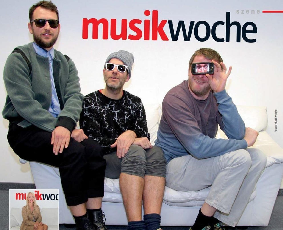 Ließen sich von der Couchpose von Kristina Bach inspirieren: die Deichkinder (von links) Henning Besser alias La Perla, Philipp Grütering alias Kryptik Joe und Sebastian Dürre alias Porky