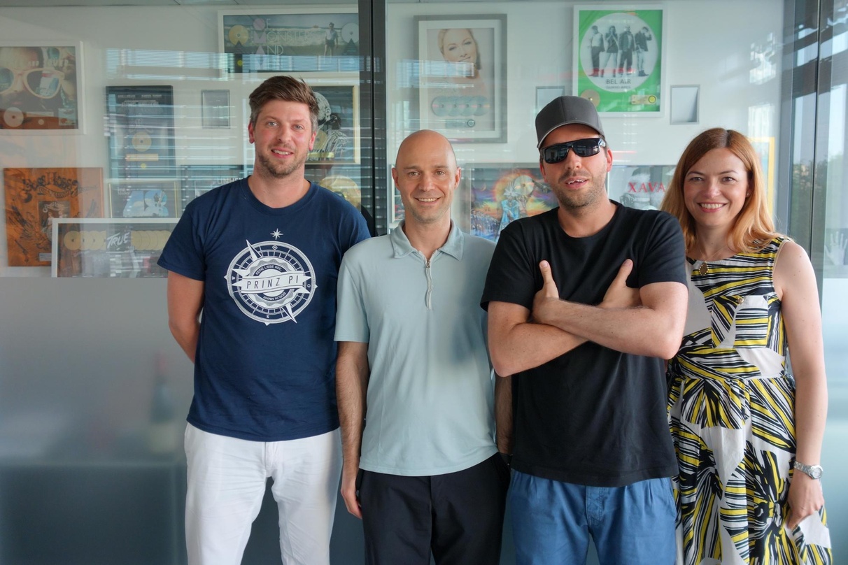 Trafen sich zur Vertragsverlängerung (von links): Stephan von Gumpert (Atzen Musik), Patrick Strauch (Managing Director Sony/ATV), Vicente de Teba (Frauenarzt) und Karina Poche (Director B...
