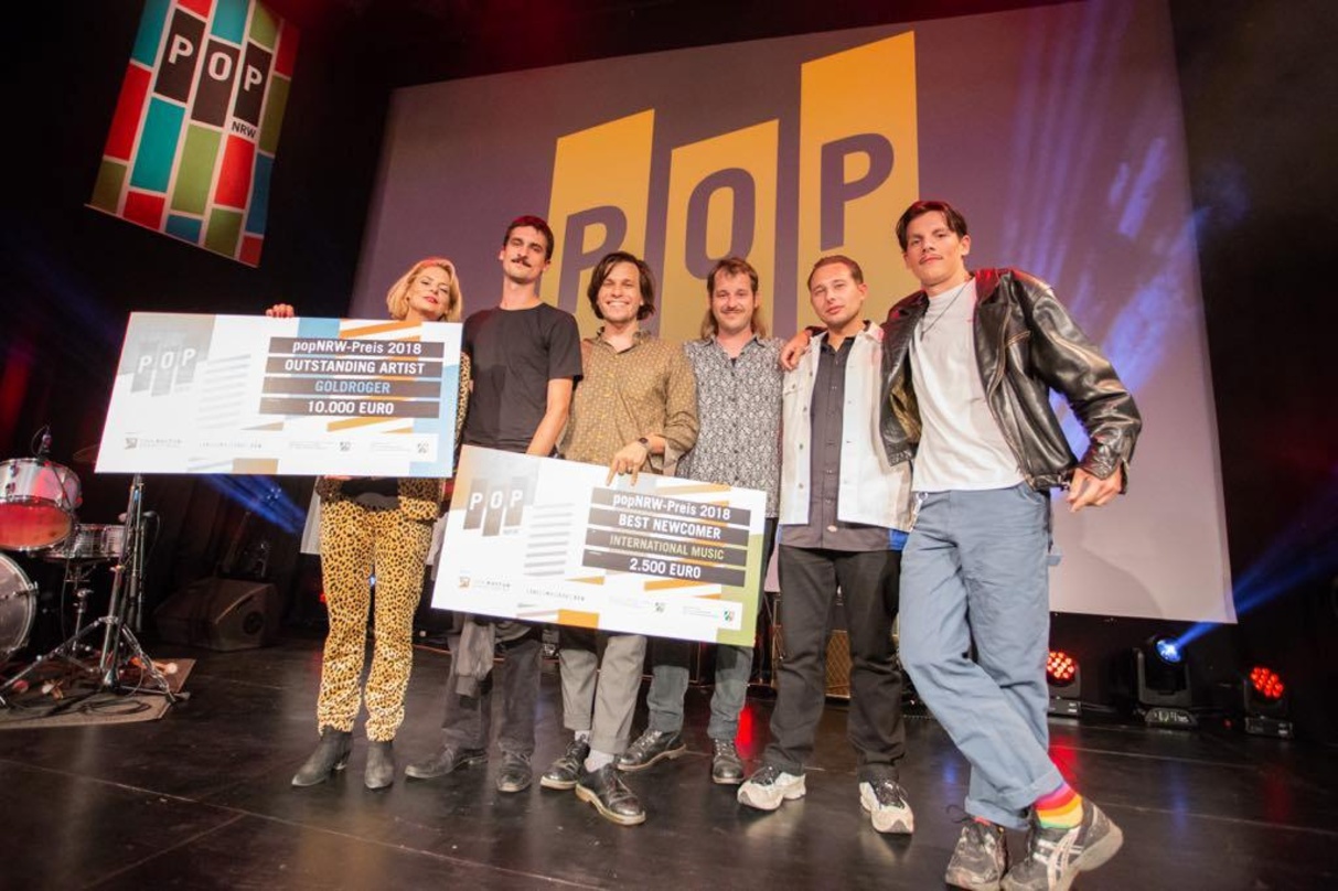 Feierten im Gloria (von links): Moderatorin Anja Backhaus mit den Bands International Music und Oteo