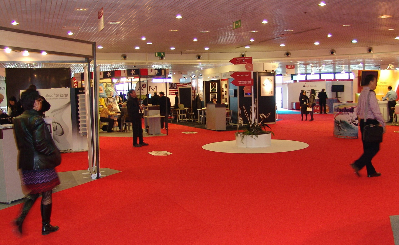 Neues Umfeld: Der deutsche Gemeinschaftsstand zieht 2011 ins Rondell der Riviera Hall, hier bei der Midem 2009