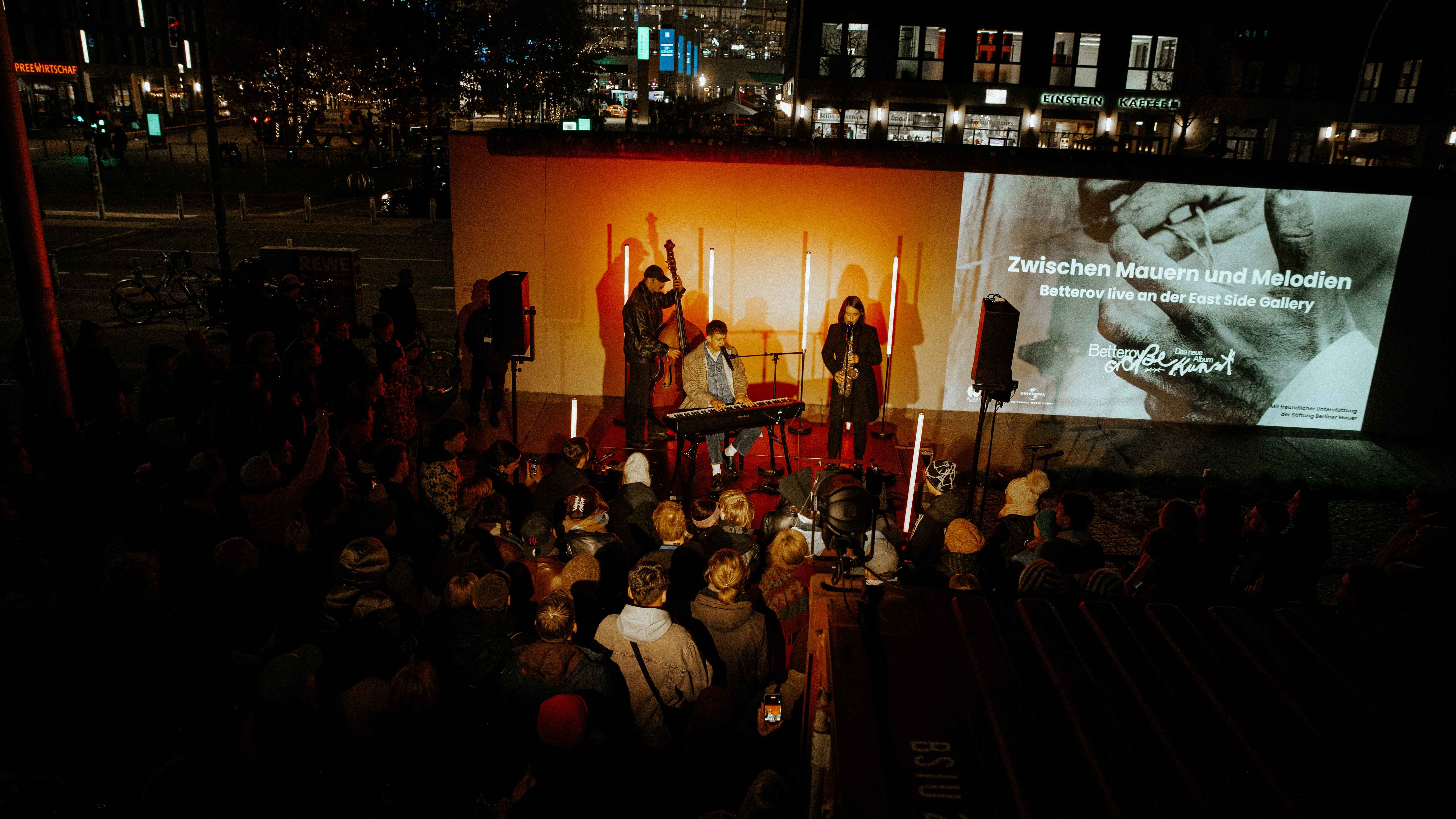 825317d6 669a 43c3 b75b 397655d9d48e In intimem Rahmen live an der Berliner Mauer: Betterov.