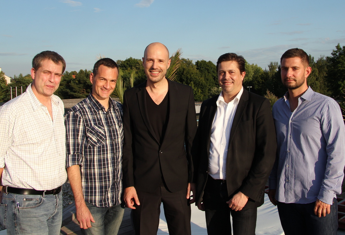 Brachten die "Sonne" nach München: Schiller-Macher Christopher von Deylen (Mitte) und sein Team||Bei der "Sonne"-Vorstellung in München bei bestem Wetter am Abend des 9. August mit dabei: ...