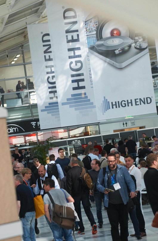 Informieren sich über die neuesten Produkte der Audiobranche: Besucher auf der High End 2016