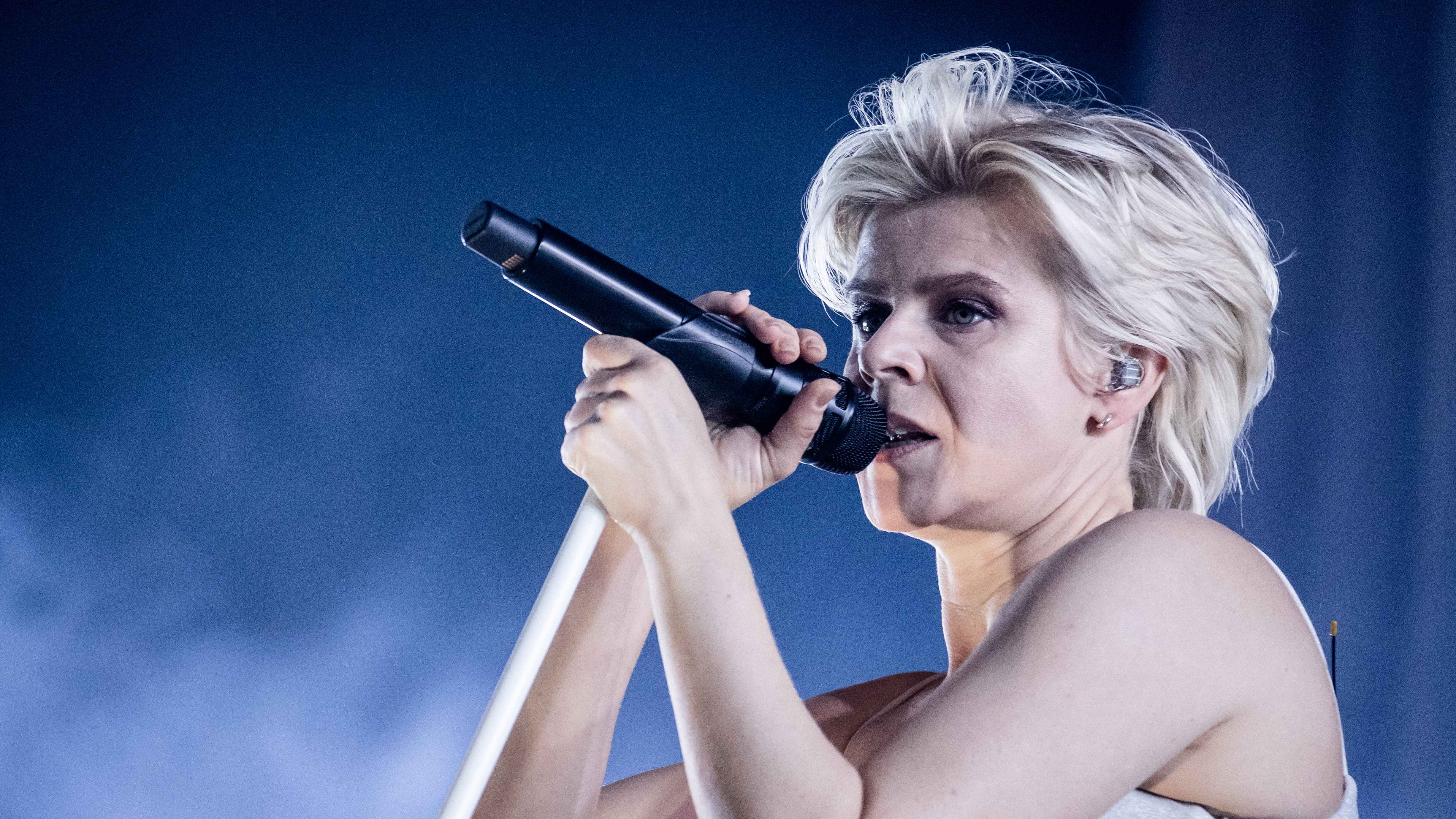 82953d85 d1aa 4d2b bff3 53ad8f508ed5 Gehört zu den 1005 Künstler:innen, die Israel nicht beim ESC 2024 sehen wollen: Robyn.