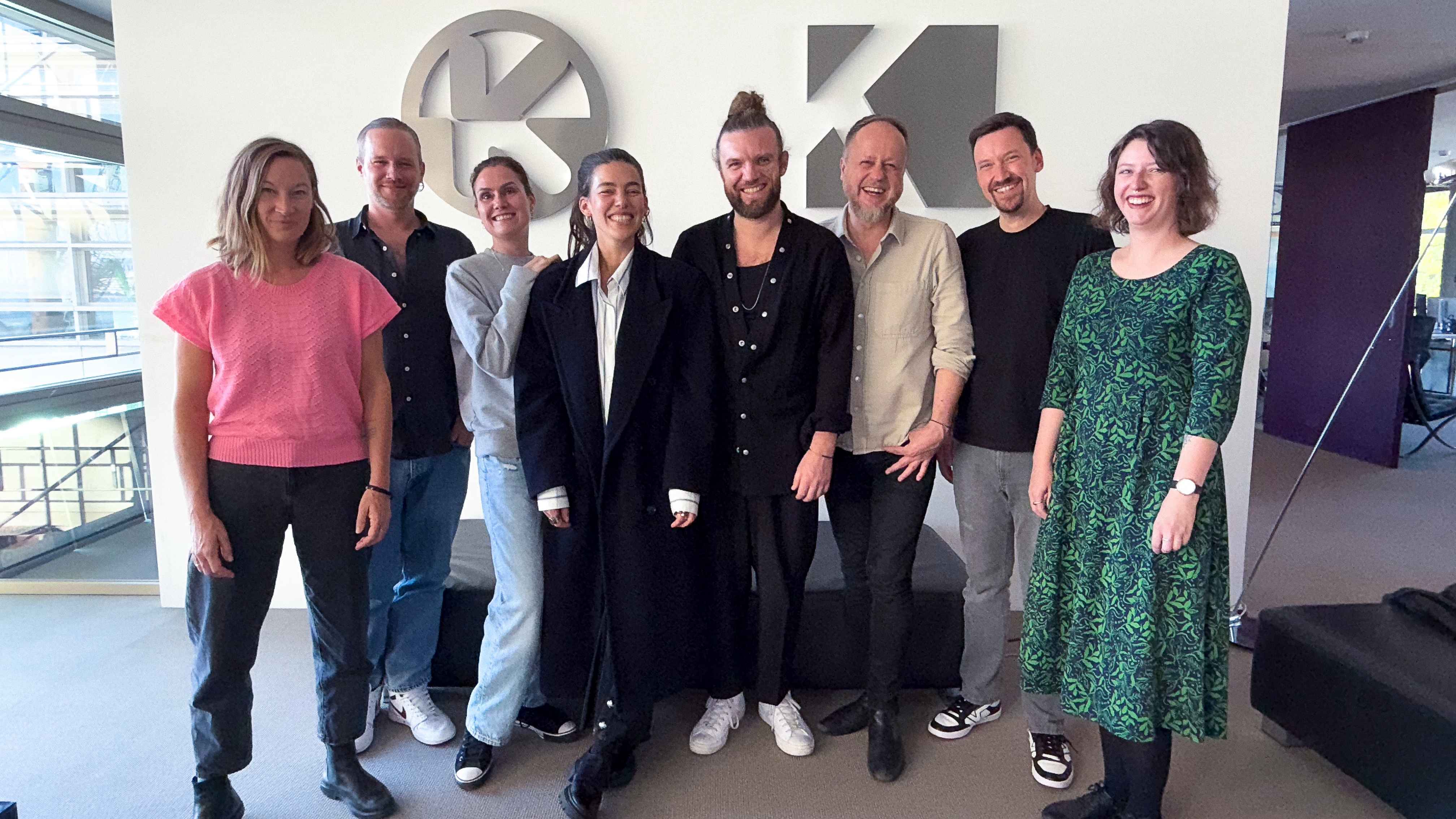Arbeiten nun gemeinsam an der Zukunft von Frida Gold (von links): Julia Labonte-Stoy (Projectmanagement, Frida Gold), Daniel Flamm (Management, Frida Gold), Hailie Schwarz (Head of Radio P...