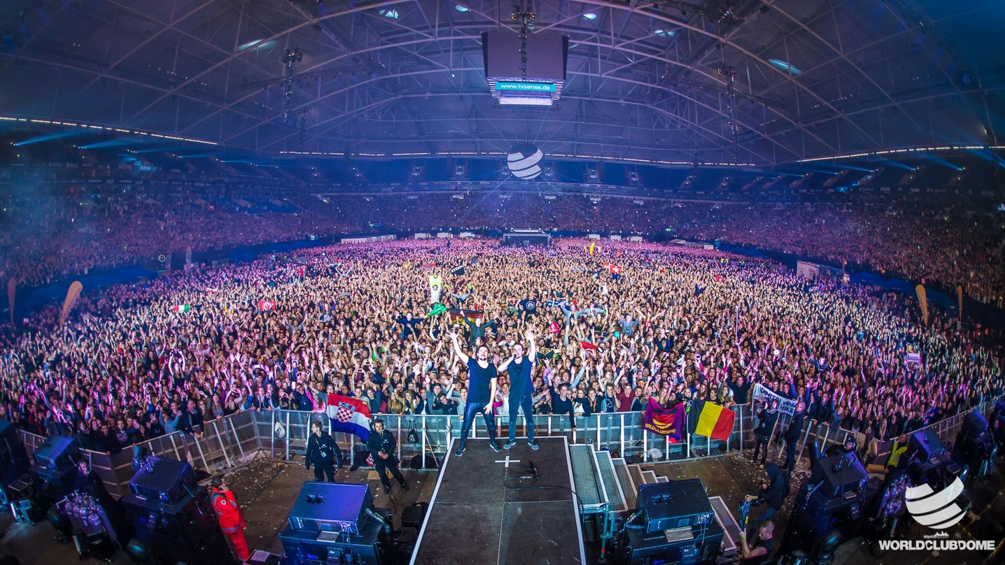 Traten vor großer Kulisse auf: Dimitri Vegas & Like MIke in der Veltins-Arena bei der Winter Edition des World Club Dome