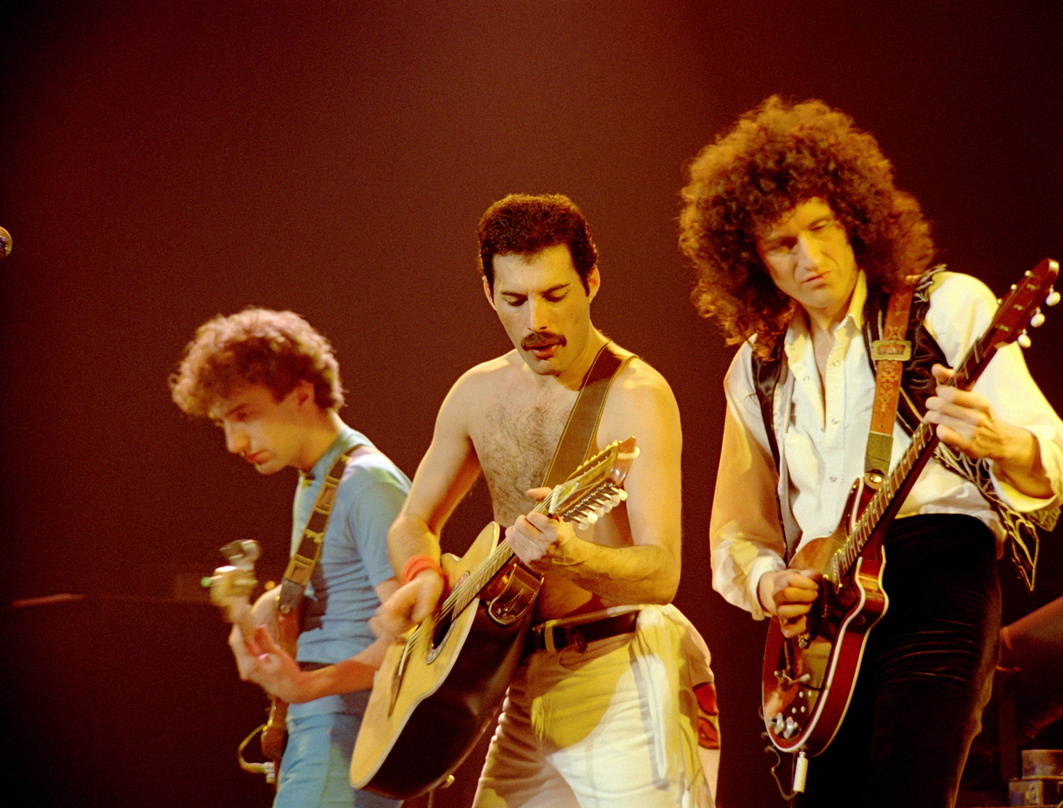 Zu ihren Hits lässt sich bald mit "SingStar" trällern: Queen