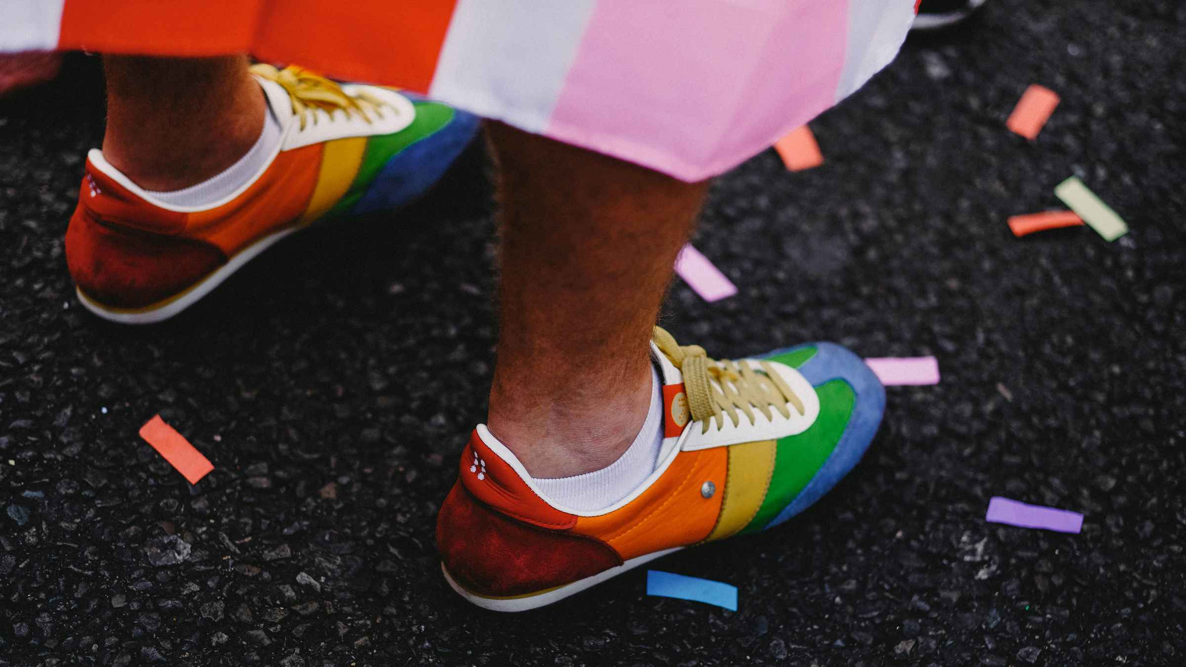 Ziehen Menschen wie Kooperationen in vielen Städten auf die Straße: Pride-Umzüge.