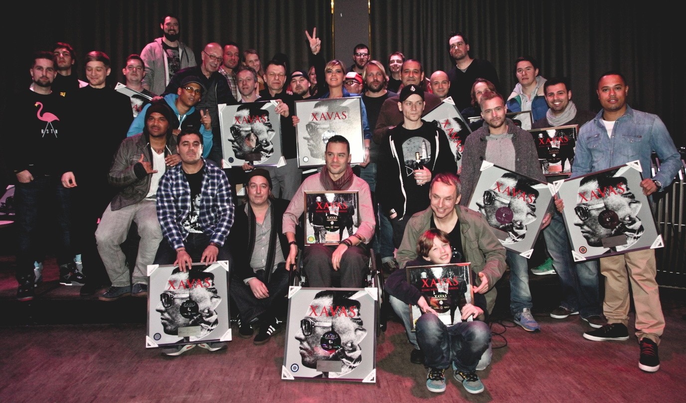Bei der Gold- und Platin-Verleihung in Berlin: Xavas und ihr Team||Bei der Gold- und Platin-Verleihung in Berlin: die Produzenten 7inch, Maeckes und Sir Jai, Smoli + Perry (Beathoavenz/ Pr...