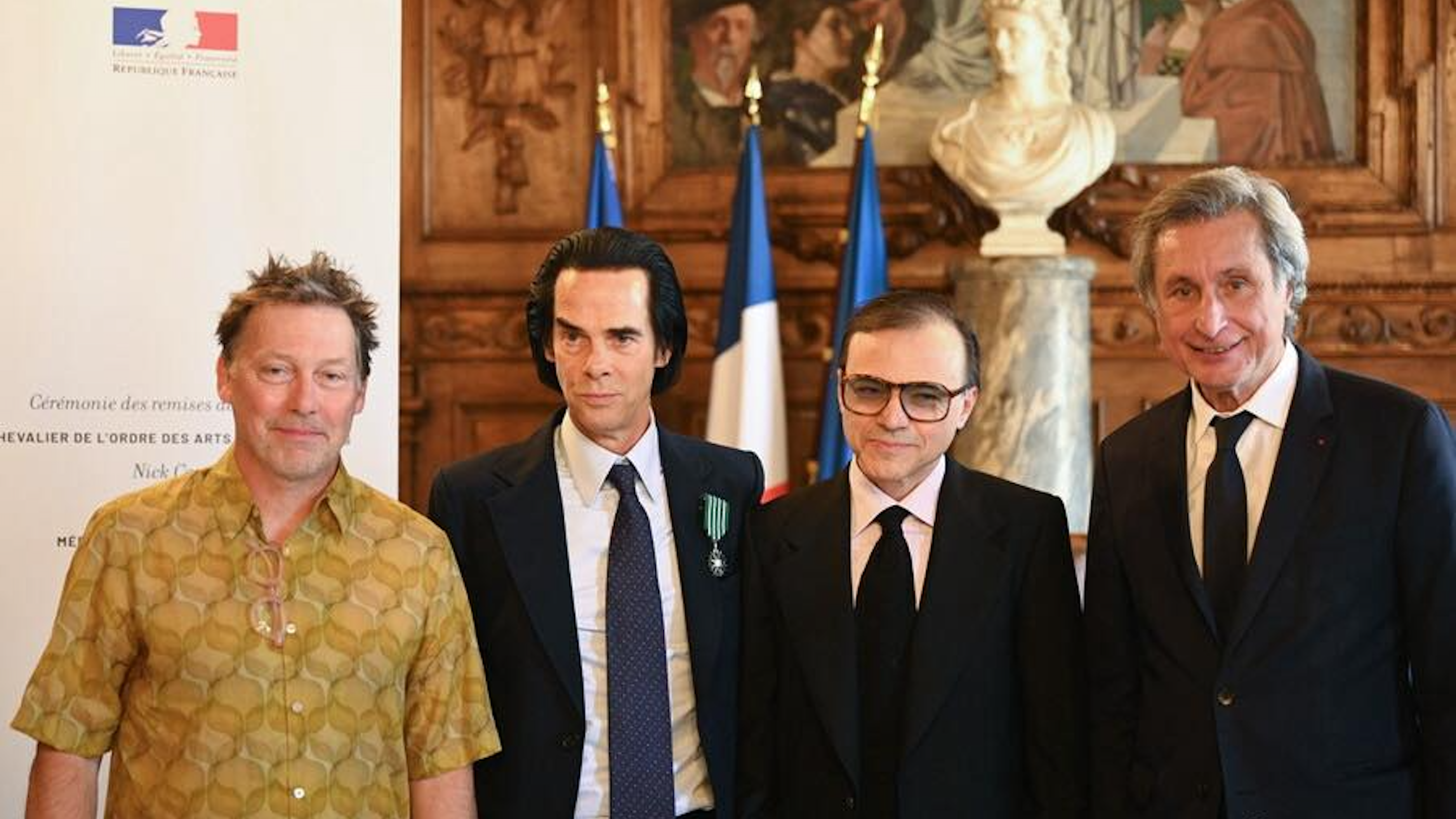 Bei der Zeremonie (von links): Kenny Gates, Nick Cave, Bertrand Burgalat und Patrick de Carolis.