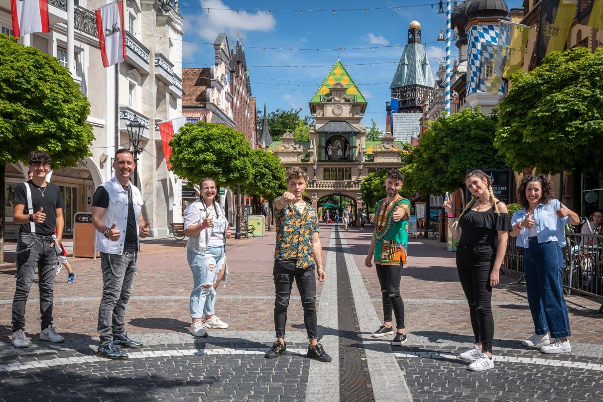 844deeffd414d3e81866255c828d42d30640e0cb859c3b9091aaa36c95cf8c69 Setzten sich bei Welcome To Europe im Europa-Park durch: Vita
