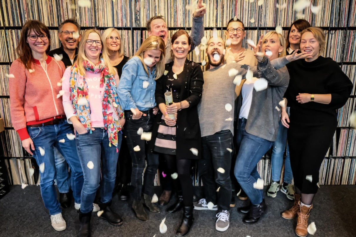 Das ROOF-Team mit (von links): Anne Tucholski, Ulrich Kopmann, Katrin Heitkemper, Kristine Meierling, Anna Meierling, Uli Mücke, Karoline Meierling, Nicholas Helmstädter, Toni Heim, Kathar...