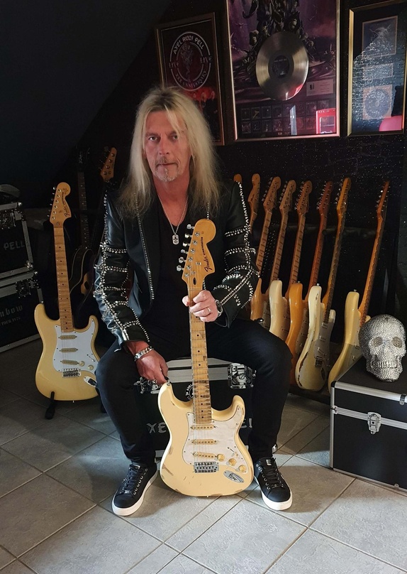 Freut sich über seine erste Nummer zwei: Axel Rudi Pell