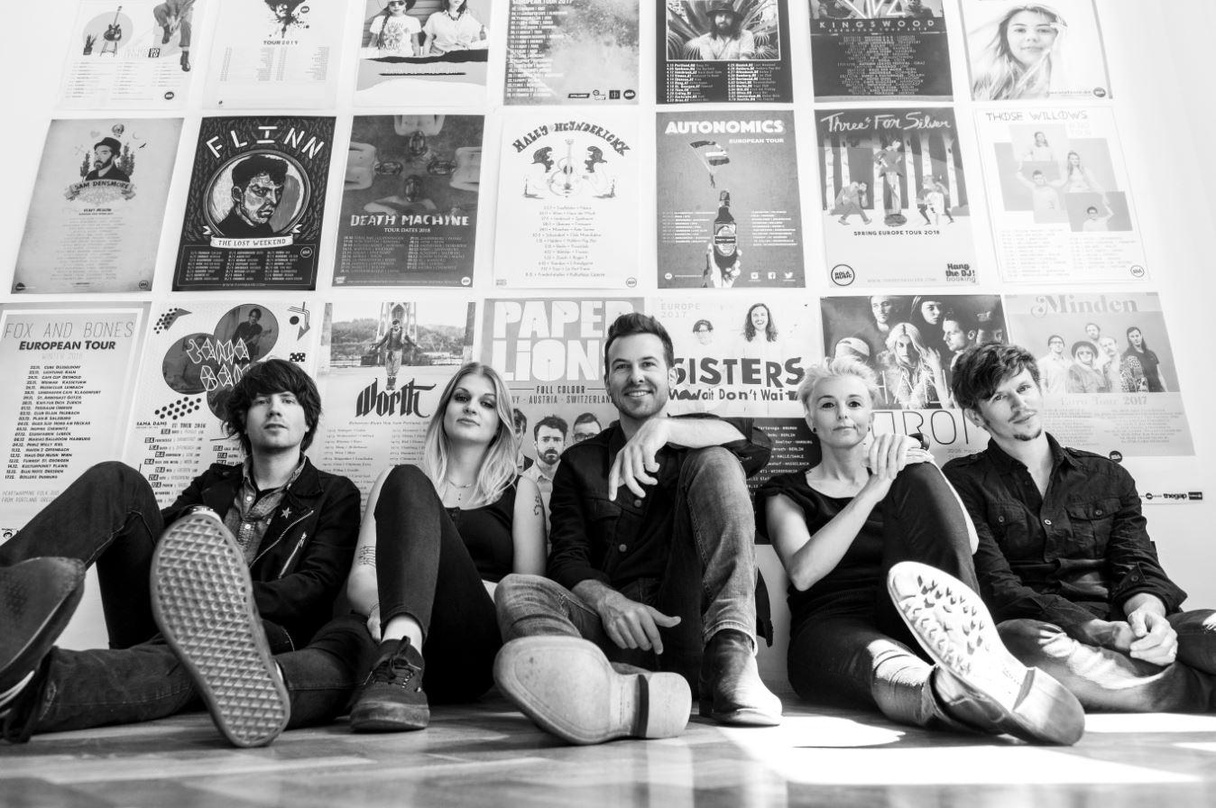 Bilden das Team von Rola Music (von links): Anton Löbbert, Eva Oswald, Dominik Schmidt, Simone Feichtinger und Hele Maurer