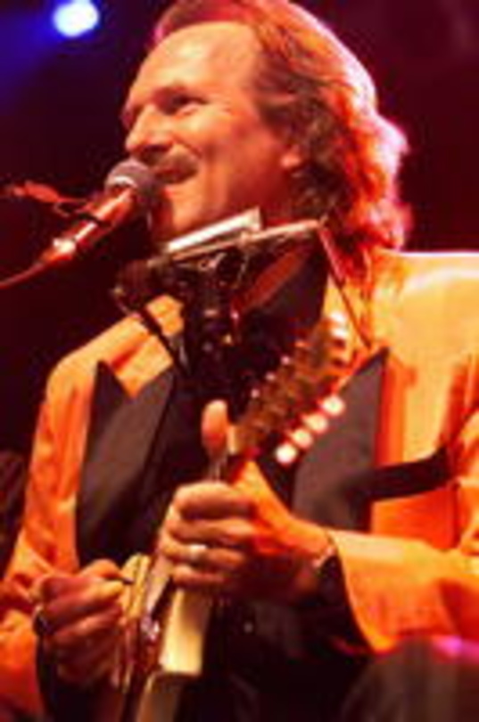 Spielt zugunsten der Kinderdörfer: Bluesmusiker Hans Theessink