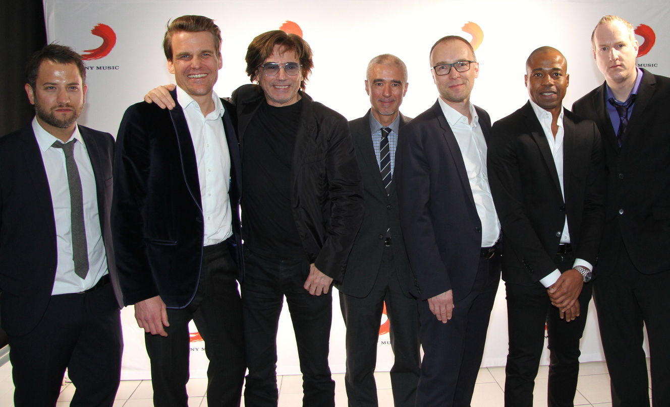 Neue Partner (von links): Patrick von Strenge, Philip Ginthör, Jean Michel Jarre, Willy Ehmann, Ralf Schalck, Carl Taylor und Andreas Keul