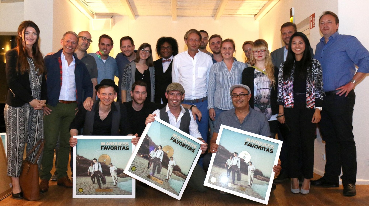 Bei der Gold-Verleihung (hinten, von links): Verena Stober (Starwatch Entertainment), Thorsten Sack (Sony Music), Erik Jülicher (Starwatch), Lars Ehrhardt und Christoph Keding (beide Marqu...