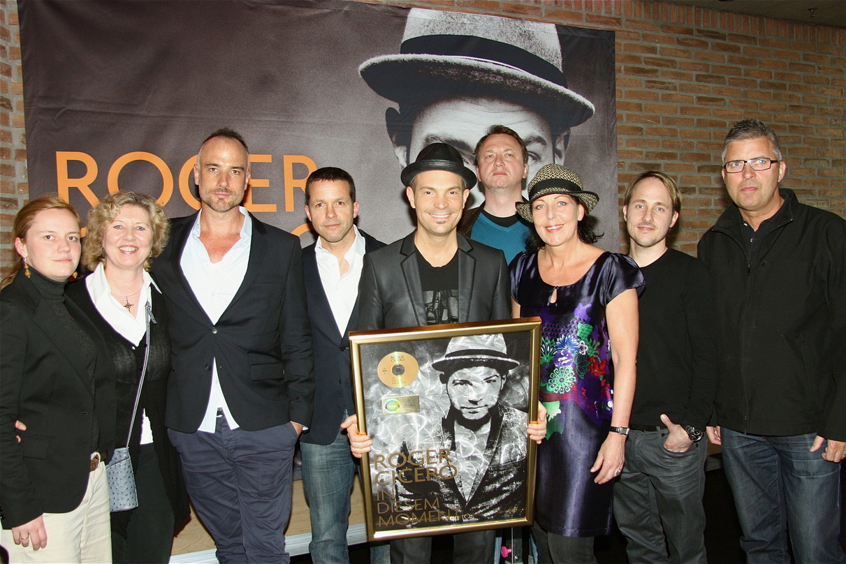 Goldjunge mit Freunden (von links): Katharina Frömsdorf (Starwatch Entertainment), Karin Heinrich (Künstlermanagement Heinrich & De Wall), Axel Luenebach und Steffen Müller (beide Warner M...