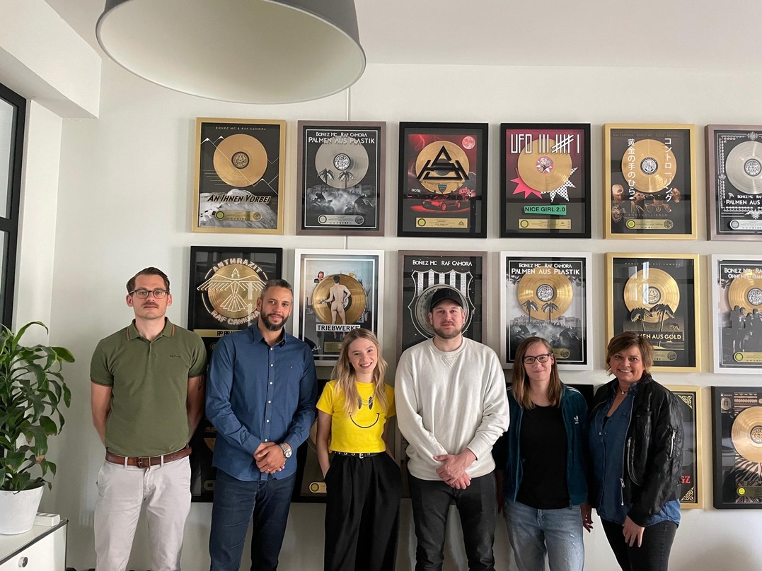 Neue Partner (von links): Tilmann Richter (Sony Music Entertainment), Massimo Ibrahim (Ibrahim & Boldt), Esther Graf, Christian Raab (Management, Haus 2000), Ina Kurth (Ibrahim & Boldt) un...