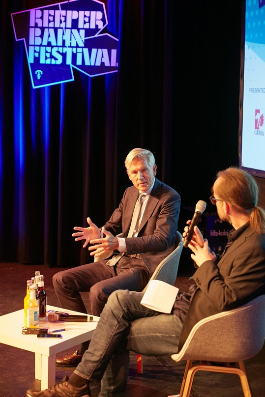 Begrüßt die Verlängerung des Vertrags mit YouTube: der GEMA-Vorstandsvorsitzende Harald Heker, hier bei seinem Keynote-Interview im Rahmen des Reeperbahn Festivals